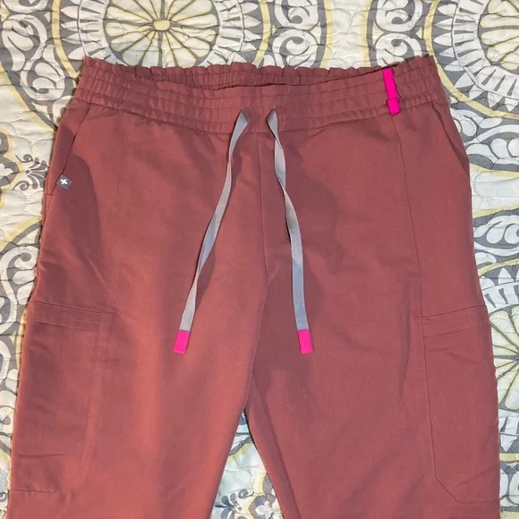 FIGS Zamora Jogger Scrub Pants Womens Size S Pink Nurse Slim Fit Pockets Cargo - Picture 4 of 15